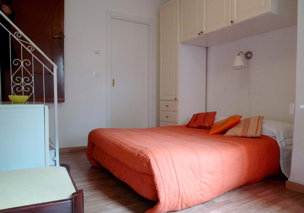 Готель Solemagia In Via Roma Вернацца Екстер'єр фото